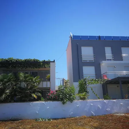 Erzen Apartment