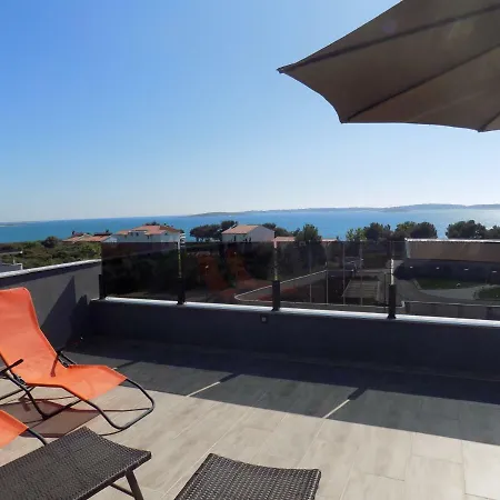 Erzen Apartman *
